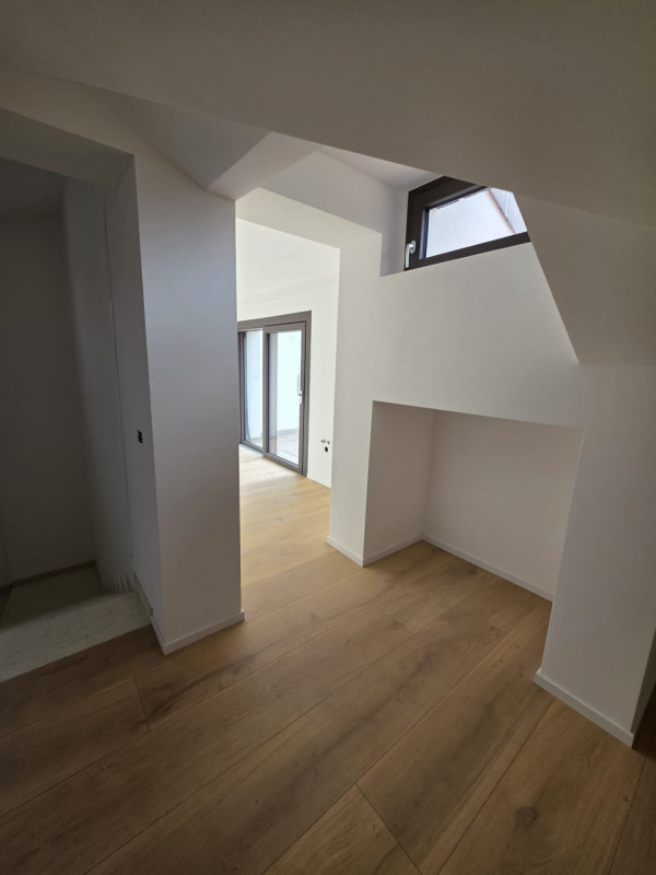 Scopri questa magnifica casa singola terratetto, situata nel cuore storico del Carmine, a pochi p...