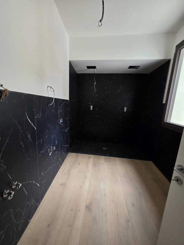 Scopri questa magnifica casa singola terratetto, situata nel cuore storico del Carmine, a pochi p...