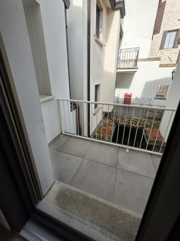 Scopri questa magnifica casa singola terratetto, situata nel cuore storico del Carmine, a pochi p...