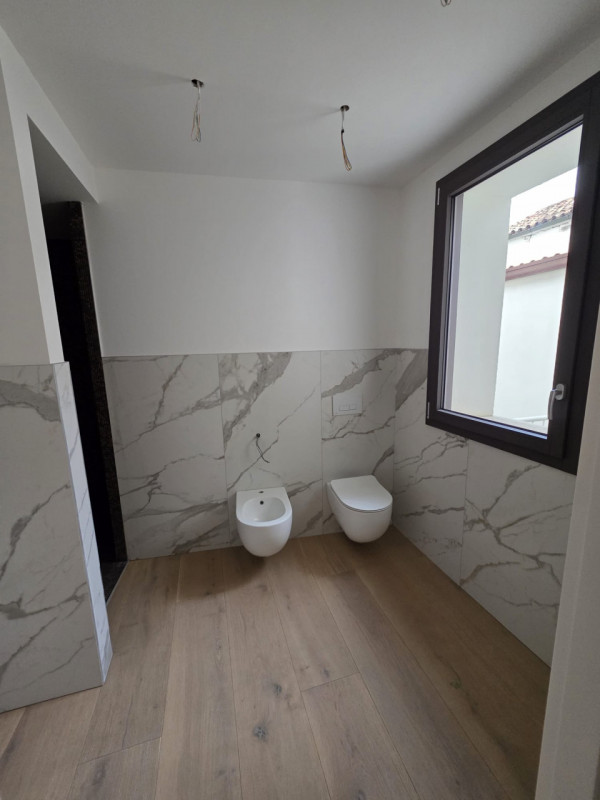 Scopri questa magnifica casa singola terratetto, situata nel cuore storico del Carmine, a pochi p...