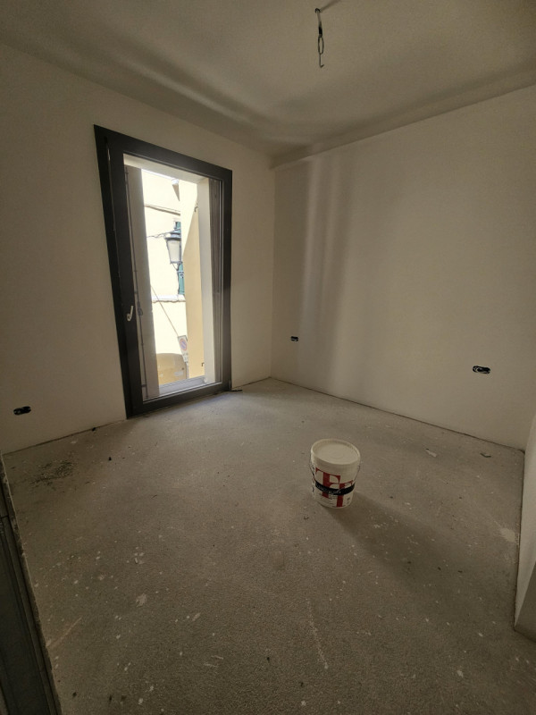 Scopri questa magnifica casa singola terratetto, situata nel cuore storico del Carmine, a pochi p...