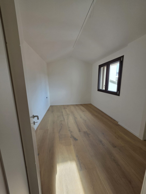 Scopri questa magnifica casa singola terratetto, situata nel cuore storico del Carmine, a pochi p...