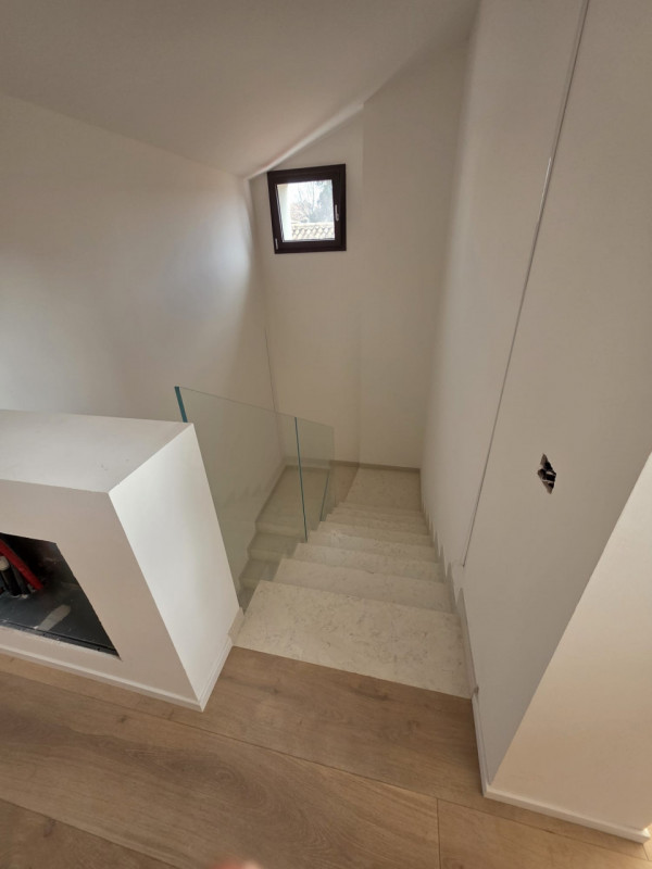 Scopri questa magnifica casa singola terratetto, situata nel cuore storico del Carmine, a pochi p...