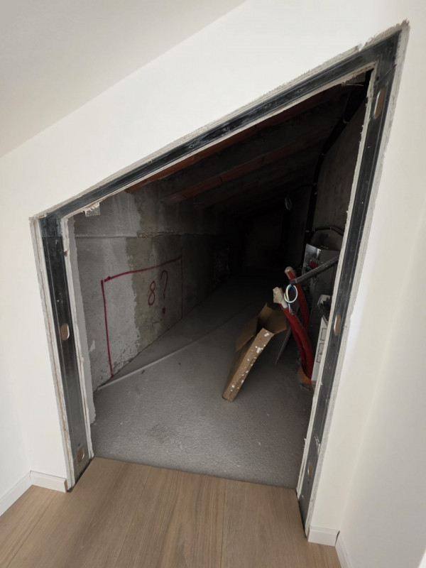 Scopri questa magnifica casa singola terratetto, situata nel cuore storico del Carmine, a pochi p...