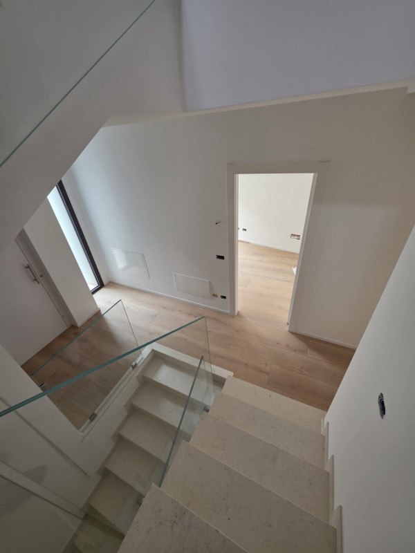 Scopri questa magnifica casa singola terratetto, situata nel cuore storico del Carmine, a pochi p...