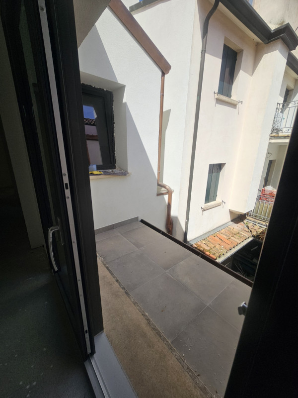 Scopri questa magnifica casa singola terratetto, situata nel cuore storico del Carmine, a pochi p...