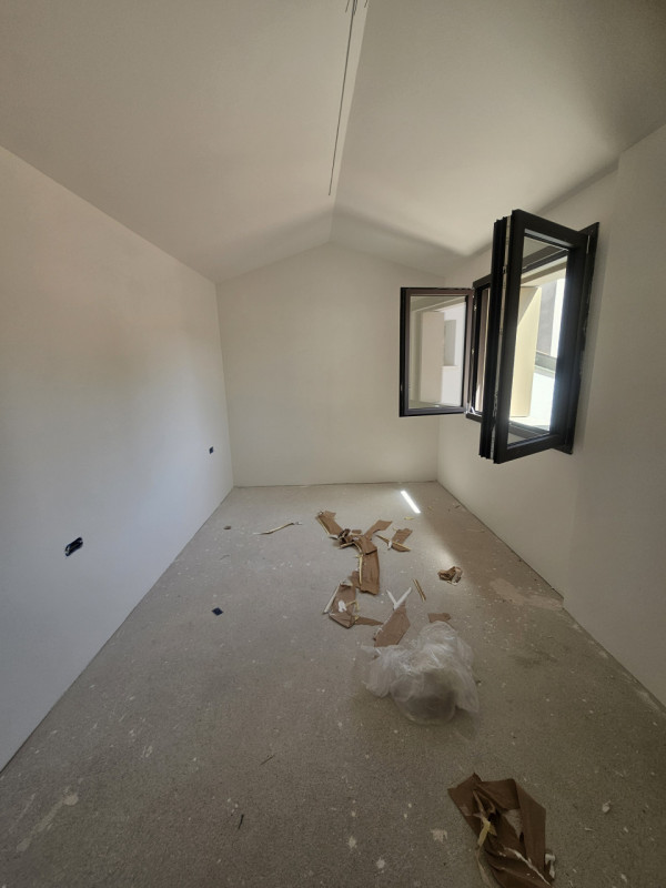 Scopri questa magnifica casa singola terratetto, situata nel cuore storico del Carmine, a pochi p...