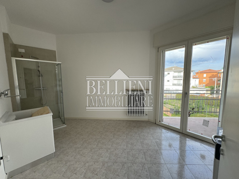 VICENZA: In contesto appena ristrutturato, proponiamo nuovo tricamere al primo piano in posizione...