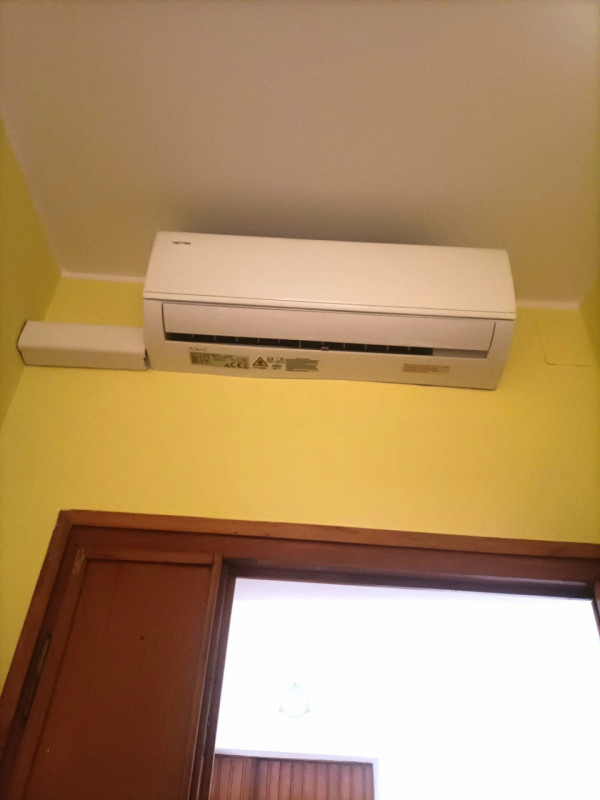 PER INFORMAZIONI TELEFONARE SOLO AL 3.5.1.1.8.7.7.1.8.3

Sono Vima Lazzarin, in centro a Bagnoli ...