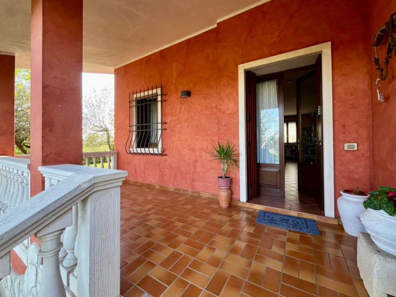 Meravigliosa villa singola dal design contemporaneo, immersa nell'incantevole contesto di Rovolon...