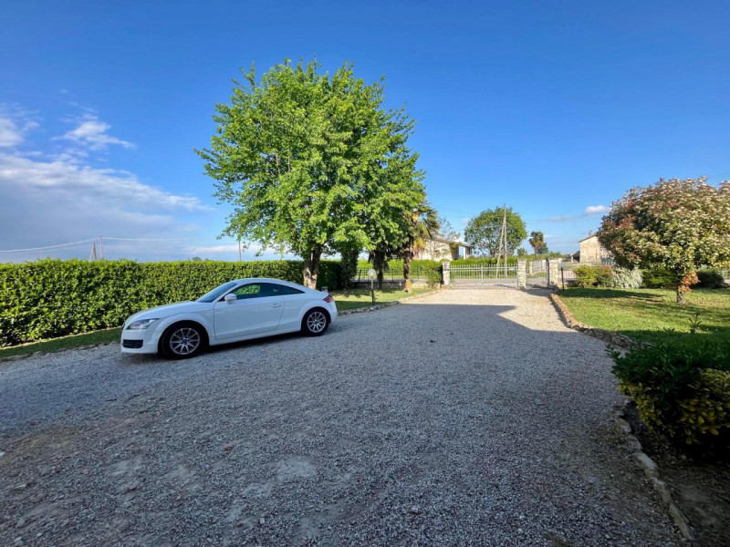 Meravigliosa villa singola dal design contemporaneo, immersa nell'incantevole contesto di Rovolon...