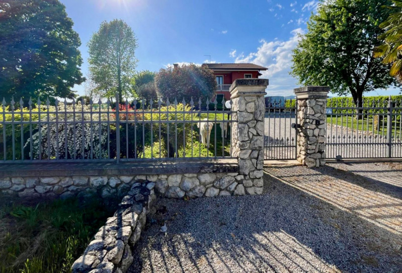 Meravigliosa villa singola dal design contemporaneo, immersa nell'incantevole contesto di Rovolon...