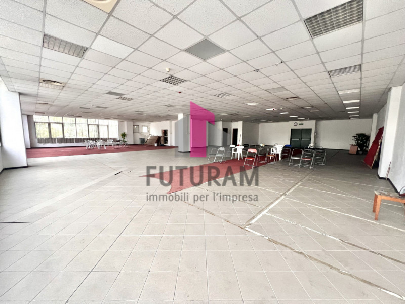 VICENZA OVEST – RIF.542FUTURAM- PER INFO 0444-310220 / 392-9183796

Situato al primo piano di un ...