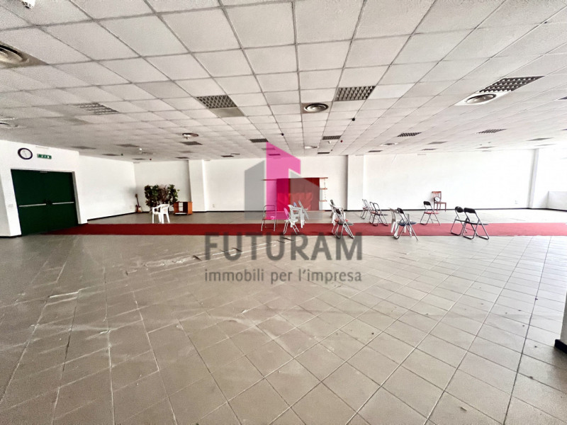 VICENZA OVEST – RIF.542FUTURAM- PER INFO 0444-310220 / 392-9183796

Situato al primo piano di un ...