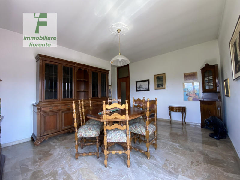 Nel cuore di PADOVA, nella prestigiosa zona di SACRO CUORE. L'immobile si trova al 3° ED ULTIMO P...