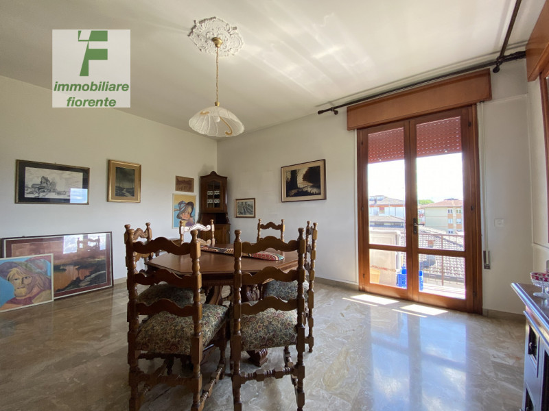 Nel cuore di PADOVA, nella prestigiosa zona di SACRO CUORE. L'immobile si trova al 3° ED ULTIMO P...