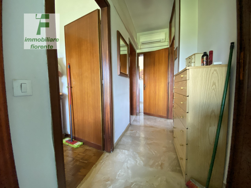 Nel cuore di PADOVA, nella prestigiosa zona di SACRO CUORE. L'immobile si trova al 3° ED ULTIMO P...