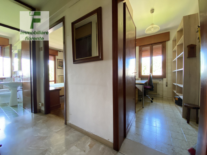 Nel cuore di PADOVA, nella prestigiosa zona di SACRO CUORE. L'immobile si trova al 3° ED ULTIMO P...