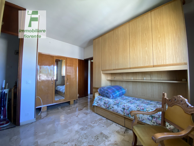 Nel cuore di PADOVA, nella prestigiosa zona di SACRO CUORE. L'immobile si trova al 3° ED ULTIMO P...