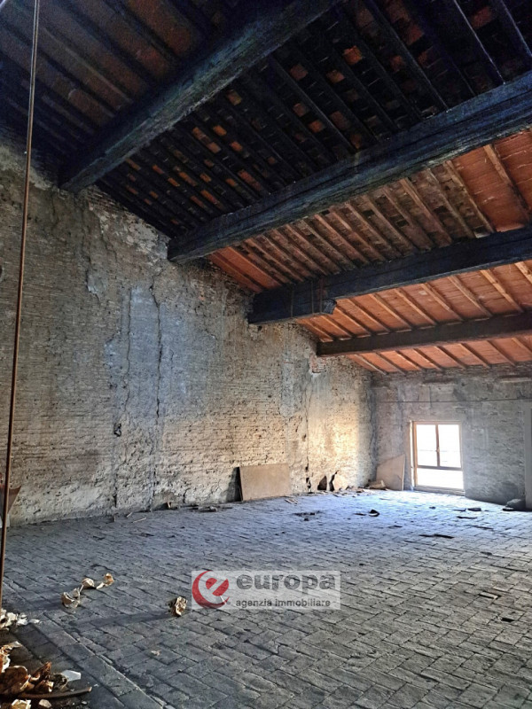 In posizione di pregio a 150 mt. da Piazza dei Signori, dietro alle ex Poste centrali, è in corso...