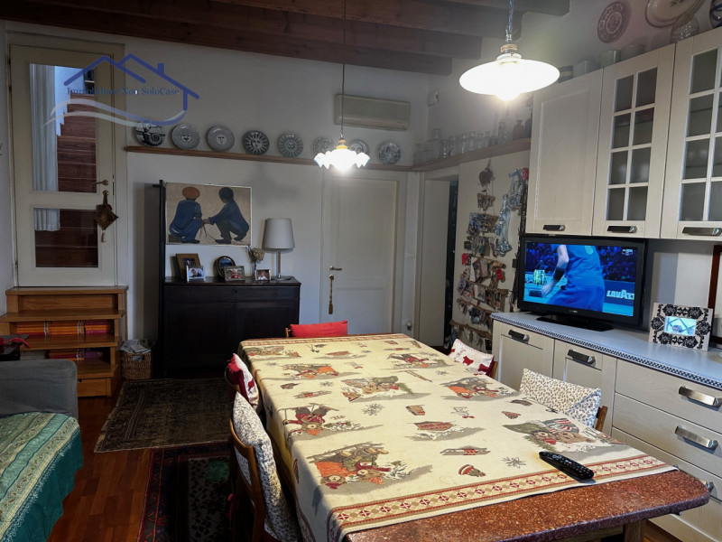 ZONA SAVONAROLA - Nel cuore del centro storico si propone elegante soluzione abitativa all'ultimo...