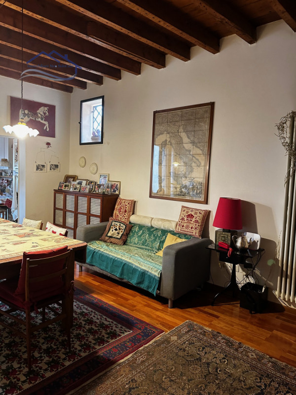 ZONA SAVONAROLA - Nel cuore del centro storico si propone elegante soluzione abitativa all'ultimo...