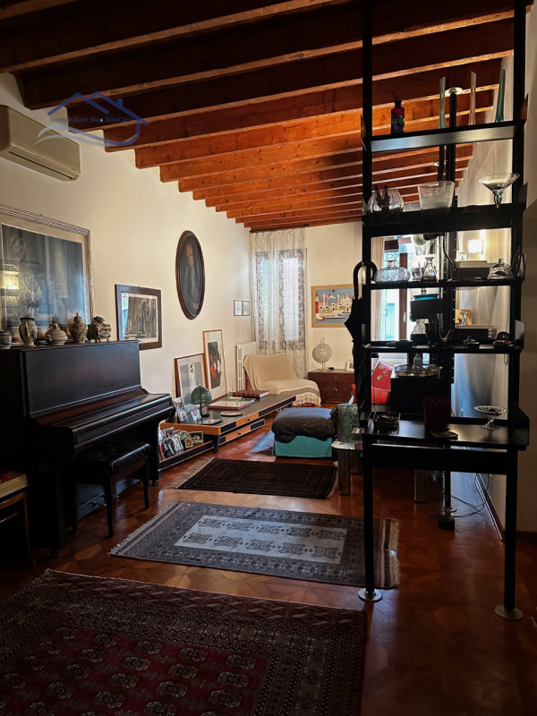 ZONA SAVONAROLA - Nel cuore del centro storico si propone elegante soluzione abitativa all'ultimo...