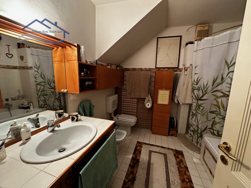 ZONA SAVONAROLA - Nel cuore del centro storico si propone elegante soluzione abitativa all'ultimo...