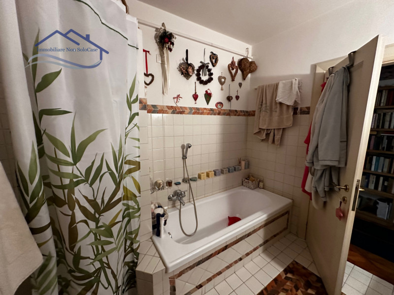 ZONA SAVONAROLA - Nel cuore del centro storico si propone elegante soluzione abitativa all'ultimo...