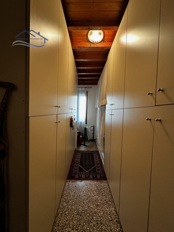 ZONA SAVONAROLA - Nel cuore del centro storico si propone elegante soluzione abitativa all'ultimo...