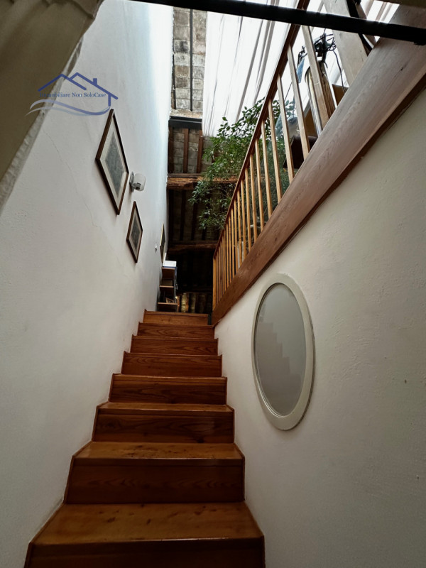 ZONA SAVONAROLA - Nel cuore del centro storico si propone elegante soluzione abitativa all'ultimo...