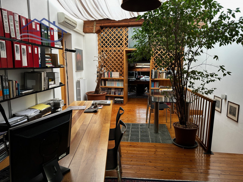 ZONA SAVONAROLA - Nel cuore del centro storico si propone elegante soluzione abitativa all'ultimo...