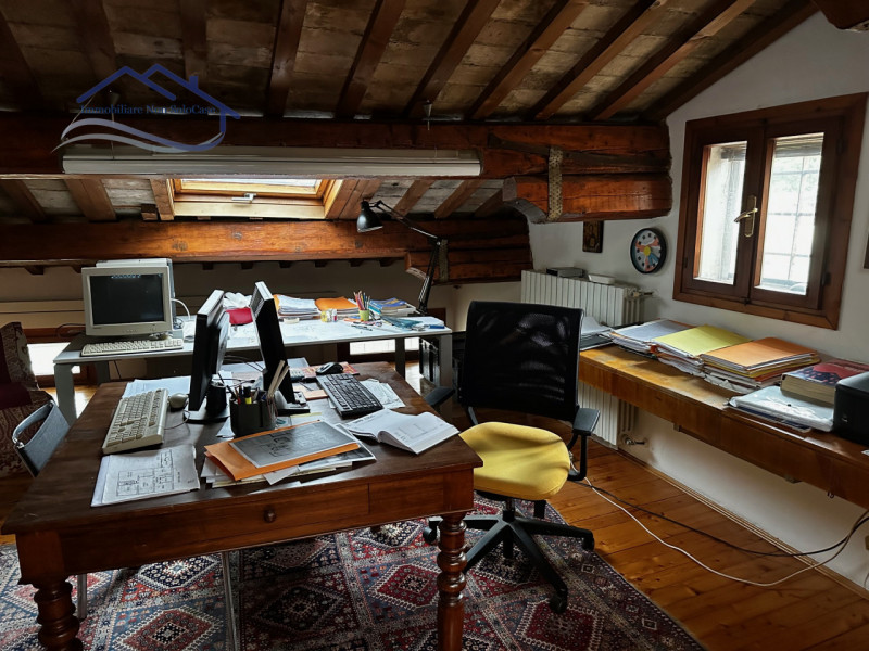 ZONA SAVONAROLA - Nel cuore del centro storico si propone elegante soluzione abitativa all'ultimo...