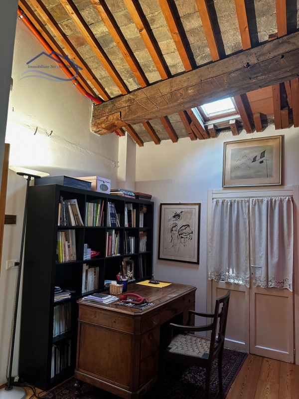 ZONA SAVONAROLA - Nel cuore del centro storico si propone elegante soluzione abitativa all'ultimo...