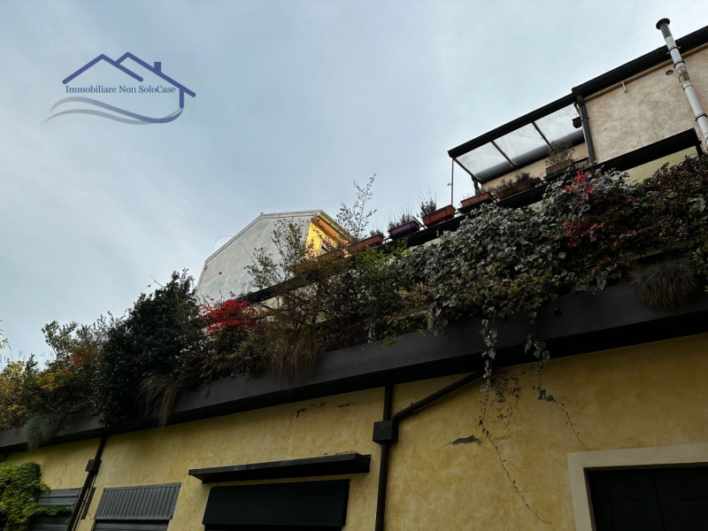 ZONA SAVONAROLA - Nel cuore del centro storico si propone elegante soluzione abitativa all'ultimo...