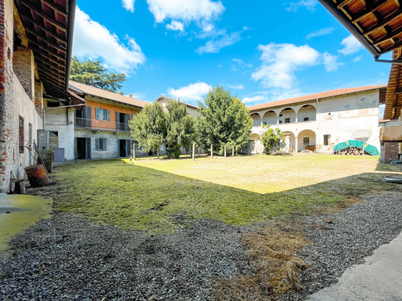 Casa indipendente in vendita a Cavaglietto, ampio giardino