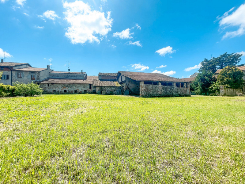Casa indipendente in vendita a Cavaglietto, ampio giardino