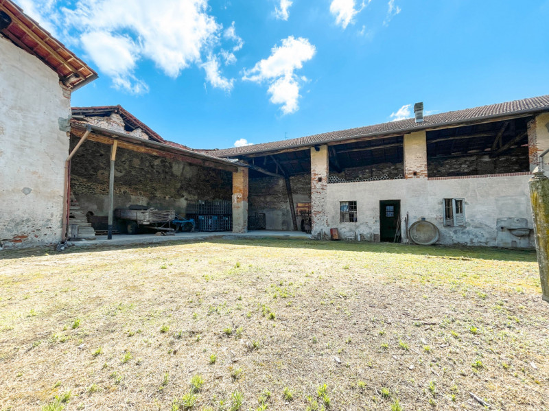 Casa indipendente in vendita a Cavaglietto, ampio giardino