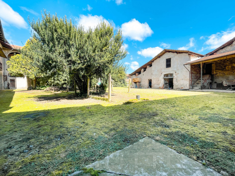 Casa indipendente in vendita a Cavaglietto, ampio giardino