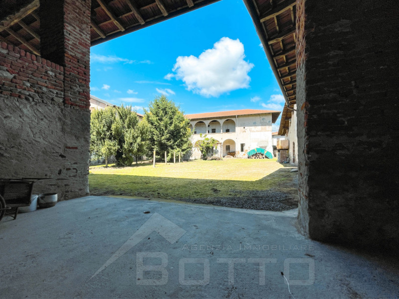Casa indipendente in vendita a Cavaglietto, ampio giardino