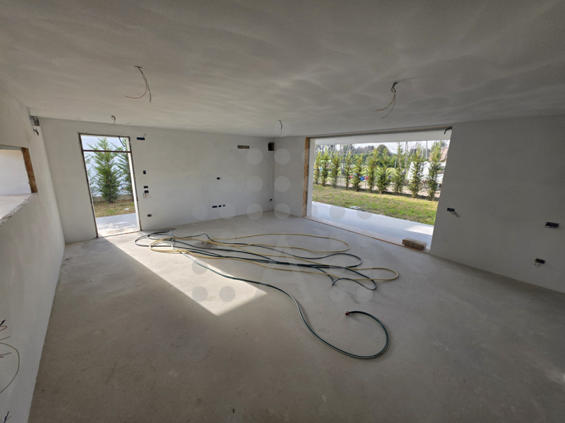 Una prestigiosa villa in corso di costruzione immersa nel verde, comoda al centro di Abano Terme ...