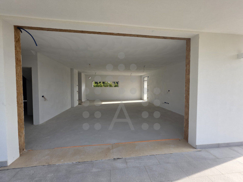 Una prestigiosa villa in corso di costruzione immersa nel verde, comoda al centro di Abano Terme ...