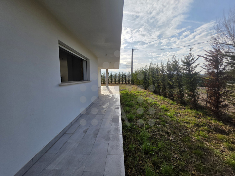 Una prestigiosa villa in corso di costruzione immersa nel verde, comoda al centro di Abano Terme ...