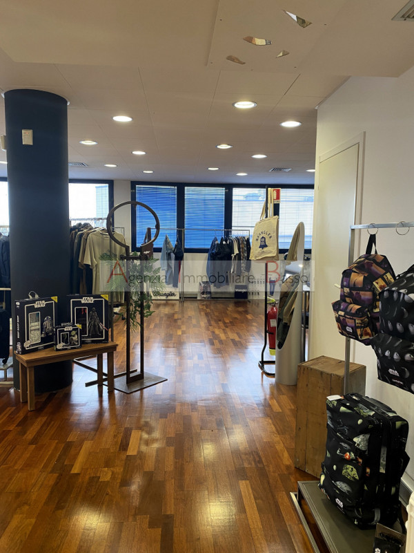 UFFICIO IN VENDITA NOVENTA PADOVANA - CAMIN.  Nelle immediate vicinanze alla tangenziale e comodo...