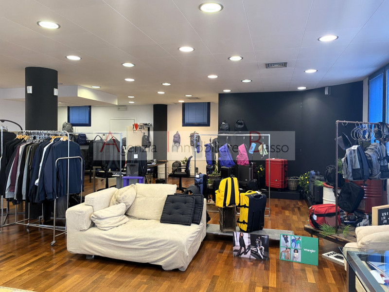 UFFICIO IN VENDITA NOVENTA PADOVANA - CAMIN.  Nelle immediate vicinanze alla tangenziale e comodo...