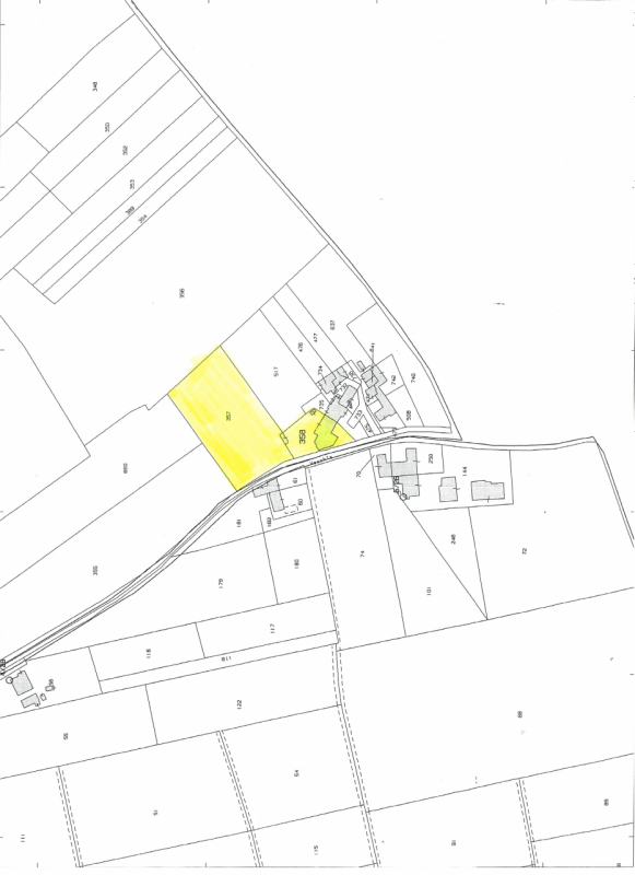 Scoprite questa affascinante porzione di testa di casa a schiera, situata nel tranquillo comune d...