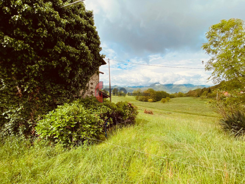 Bellissimo rustico di circa 100 mq situato nella zona Massignani a Valdagno. L'immobile è complet...