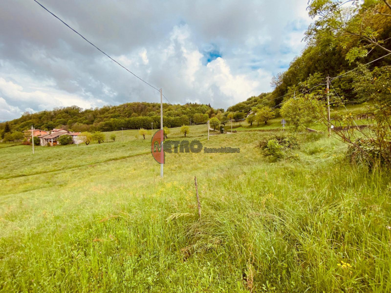 Bellissimo rustico di circa 100 mq situato nella zona Massignani a Valdagno. L'immobile è complet...