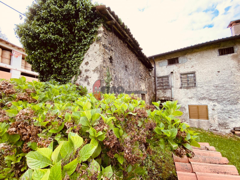 Bellissimo rustico di circa 100 mq situato nella zona Massignani a Valdagno. L'immobile è complet...