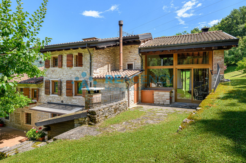 CHIAMPO 

Amate la collina i prati e il bosco e la vostra esigenza è di quella di passare il vost...